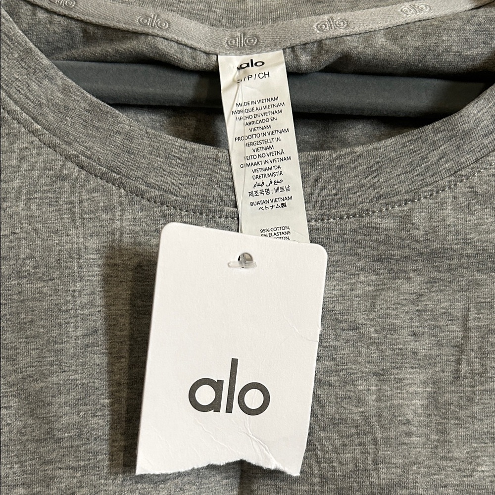ALO Yoga Sports Set in Gray - Picture 4 of 11